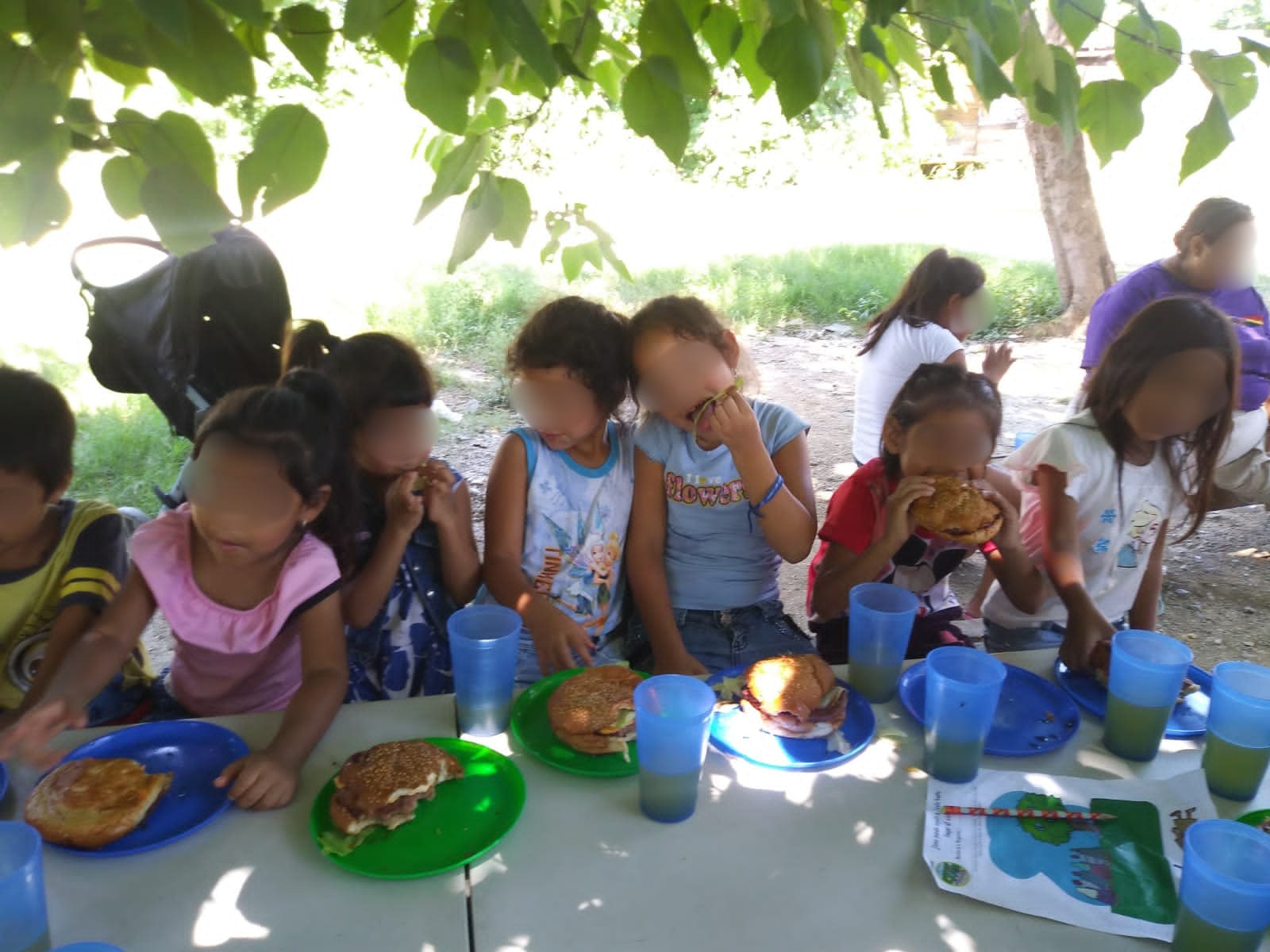Volunteer kitchen food service